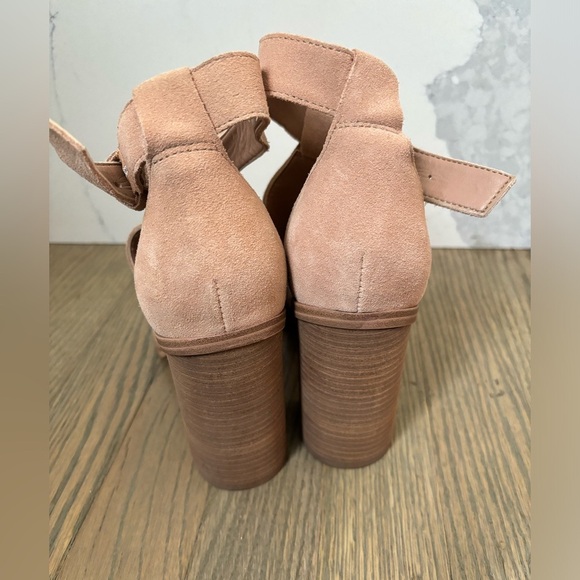 NWOT Marc Fisher Tan Vixen Cutout Suede Sandals women’s size 8 - Picture 3 of 10